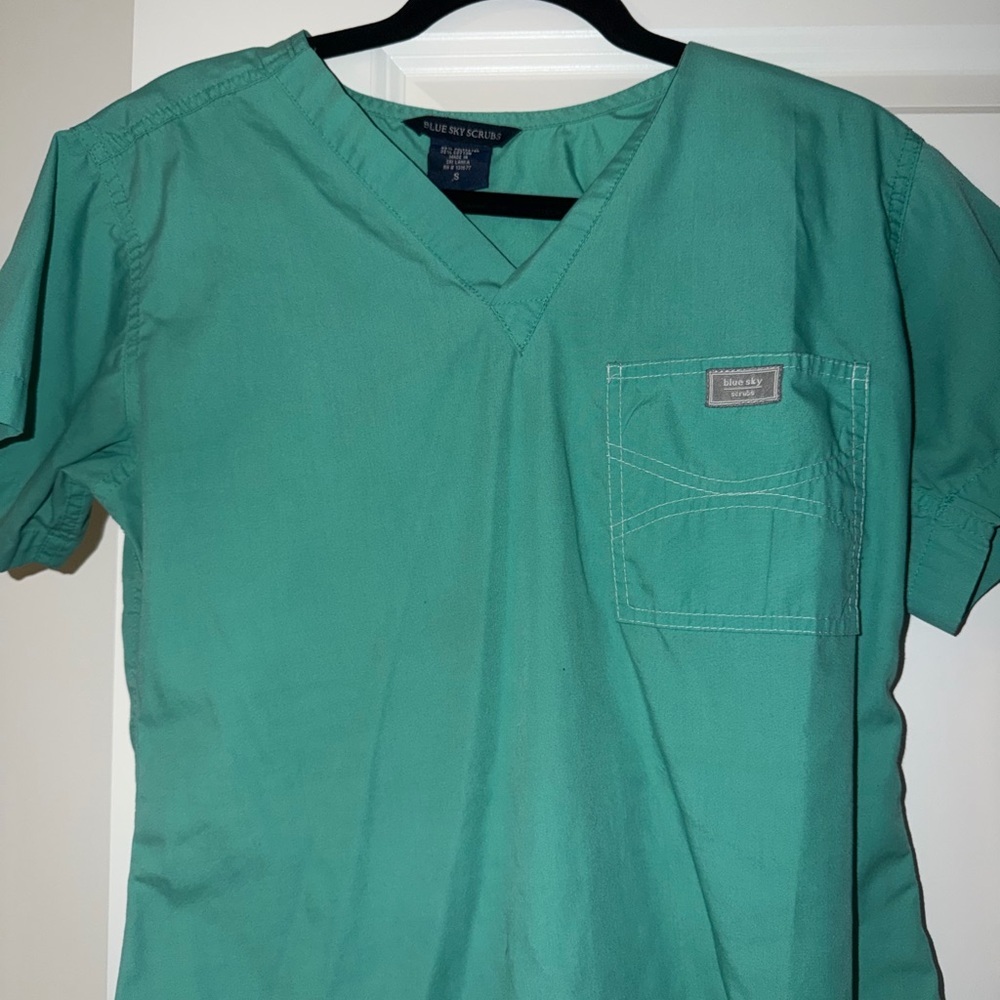 Women’s Blue Sky Green Scrub Top Small